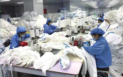 誉诚公司工人全力以赴赶订单，市场推广宣传助力品牌腾飞