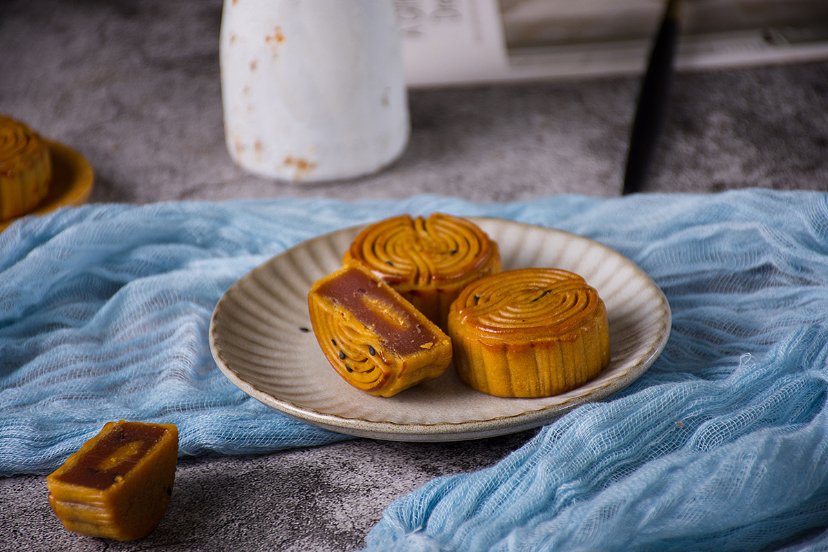 明月寄情，光影传意——丫姐摄像服务的月饼产品摄影艺术